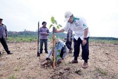 First-Tree-Planting-programme-with-Universiti-Malaysia-Pahang-UMP-3